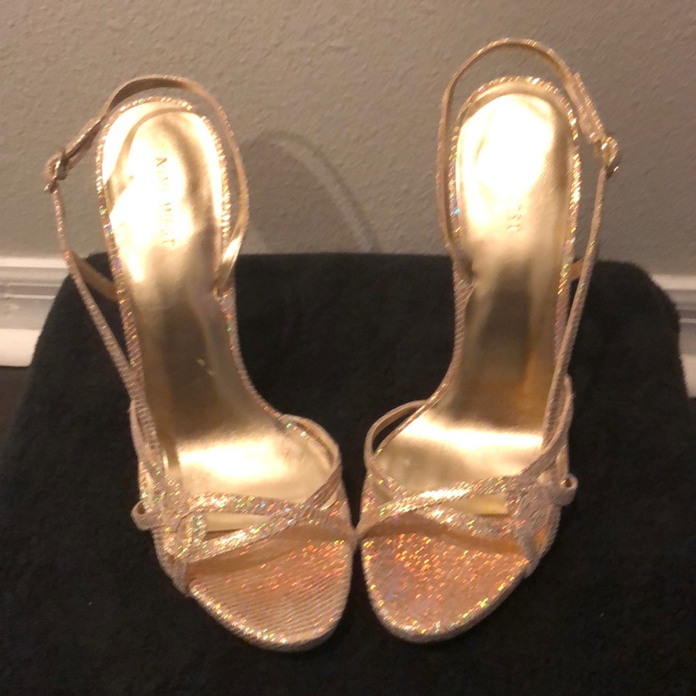 Nine West NWWHILIA staple sandal